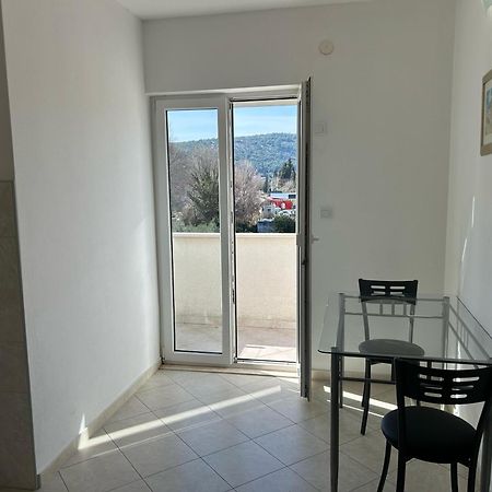 מליני Rooms & Apartments Barisic מראה חיצוני תמונה