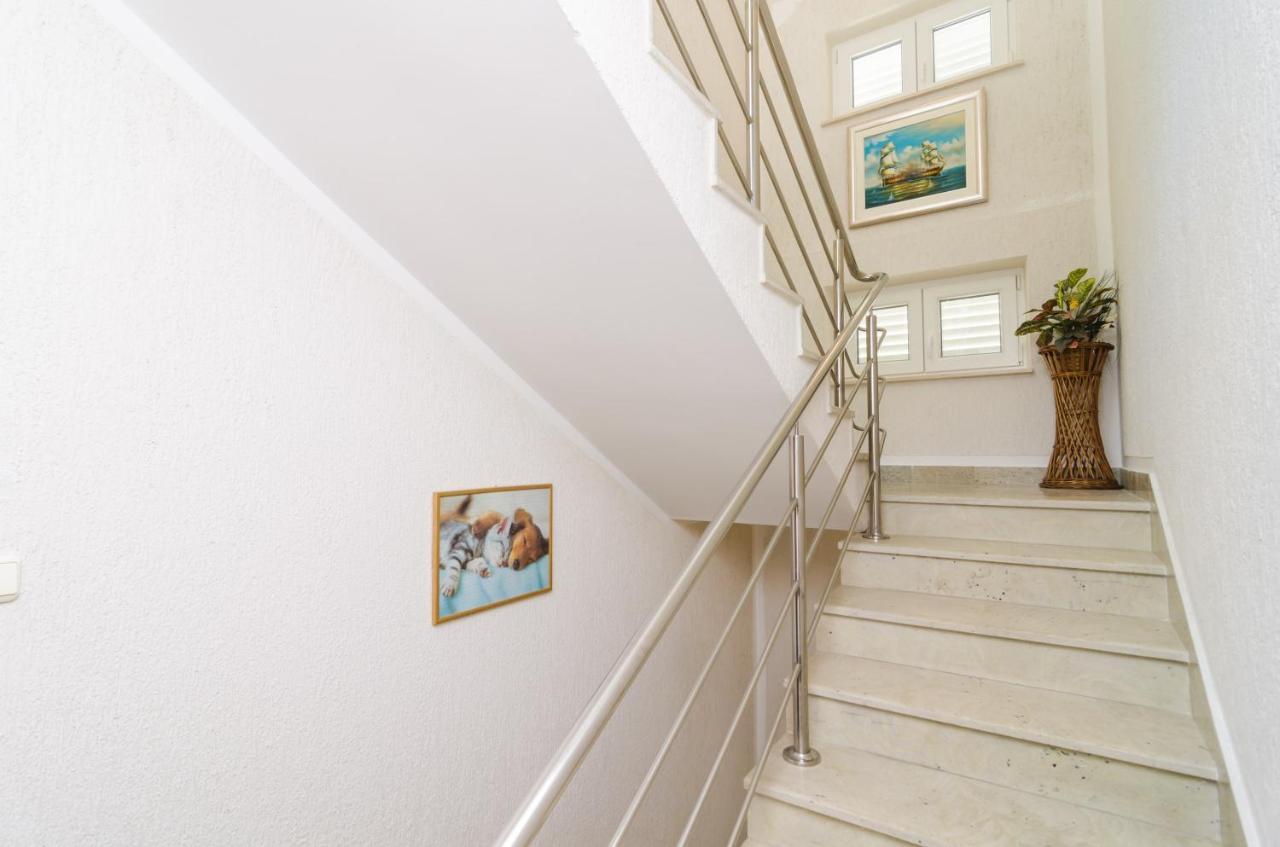 מליני Rooms & Apartments Barisic מראה חיצוני תמונה