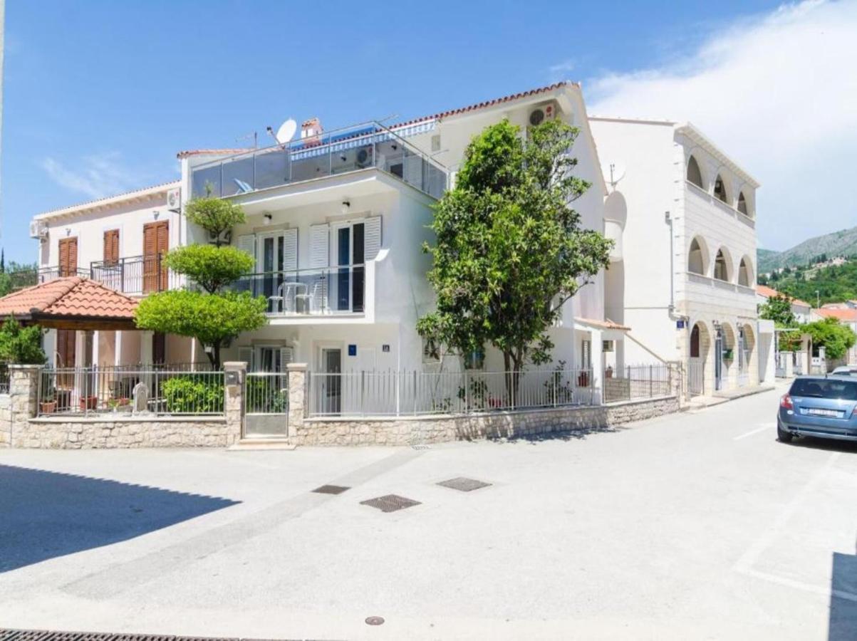 מליני Rooms & Apartments Barisic מראה חיצוני תמונה