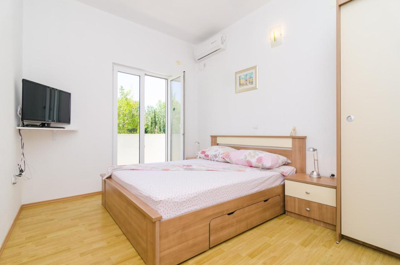 מליני Rooms & Apartments Barisic מראה חיצוני תמונה