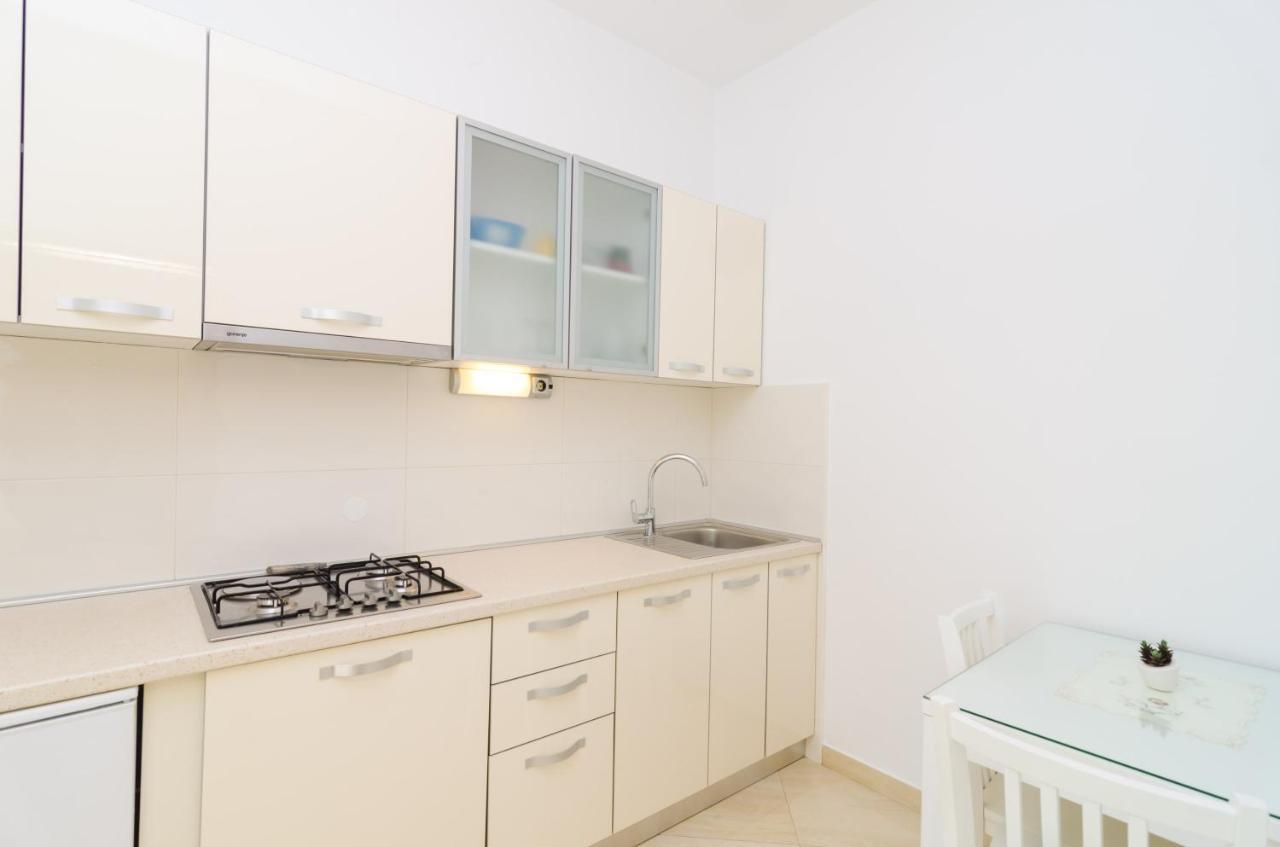 מליני Rooms & Apartments Barisic מראה חיצוני תמונה
