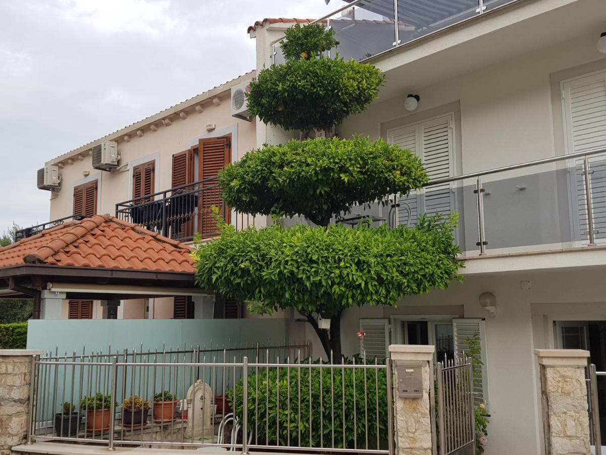 מליני Rooms & Apartments Barisic מראה חיצוני תמונה